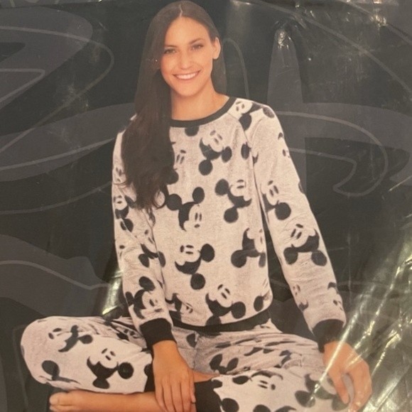 Disney Mickey Mouse Women's Lounge Jogger / Pajama two piece set NWT - Picture 5 of 7